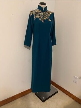 Ao Dai Vietnamese Dress . Pretty Green size L .